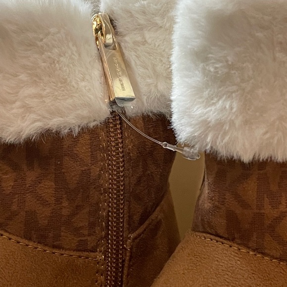 NWT Michael Kors Child Suede Boots - Picture 2 of 14